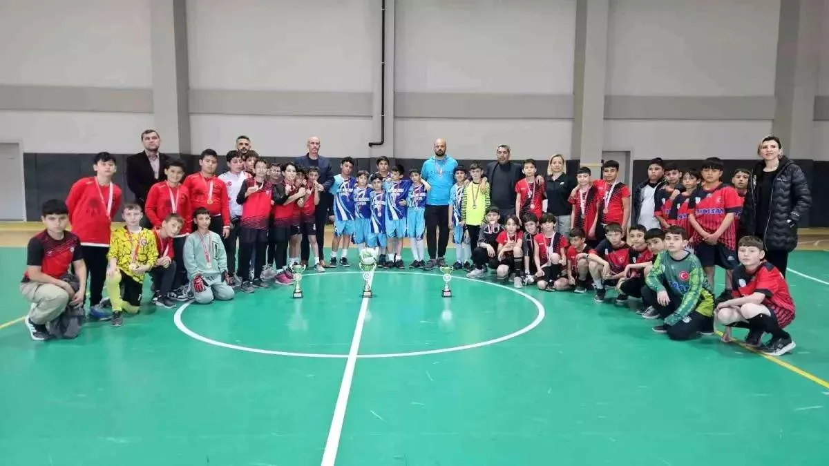 Futsal Şampiyonu Çakırbeyli Ortaokulu